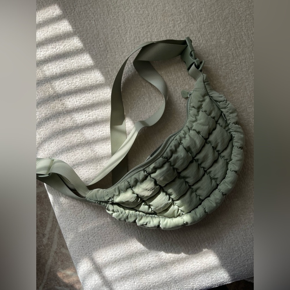 Elegant Sage Green Quilted Shoulder Bag - Picture 7 of 8